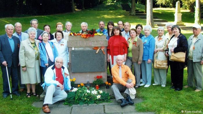Каждый год 9 мая представители русскоязычной диаспоры в Кобленце собираются на городском советском солдатском кладбище, чтобы почтить память погибших