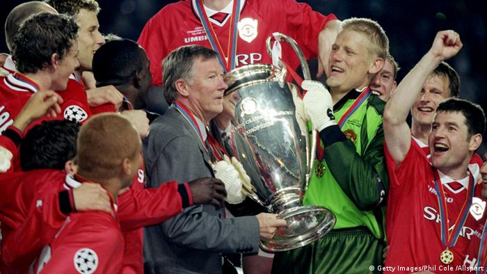 26 May 1999: Manchester United manager Alex Ferguson and keeper Peter Schmeichel with the trophy after a 2-1 victory over Bayern Munich in the UEFA Champions League Final at the Nou Camp in Barcelona, Spain. \ Mandatory Credit: Phil Cole /Allsport