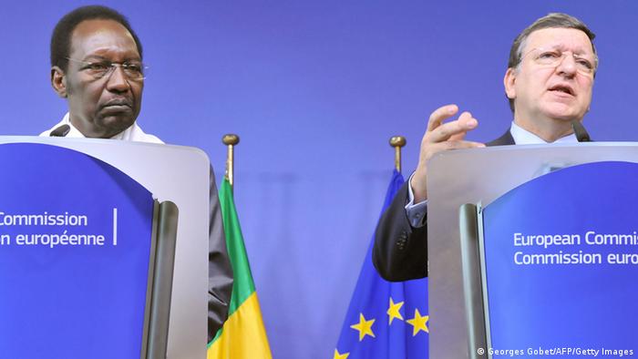 European Commission President Jose Manuel Barroso and Mali President Dioncounda Traore (Photo: GEORGES GOBET/AFP/Getty Images)