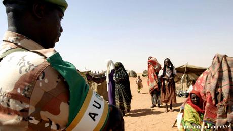 AU-Soldaten in Darfur . (AP Photo/Jose Cendon)
