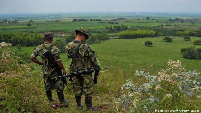 Combatientes de las FARC ante el Valle del Cauca. 