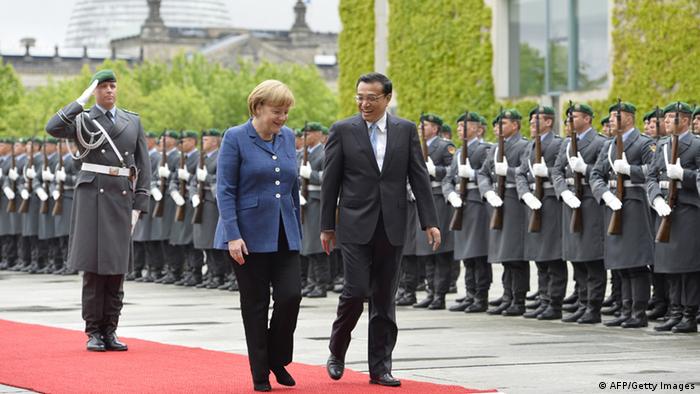 German Chancellor Angela Merkel and China's Prime Minister Li Keqiang inspect a military honor guard at the chancellery in Berlin, Germany on May 26, 2013. The new premier's three-day visit to Germany, by far China's biggest European trading partner, indicates Beijing's wish to continue its special partnership with Europe's biggest economy, analysts say. Photo: ODD ANDERSEN/AFP/Getty Images) 