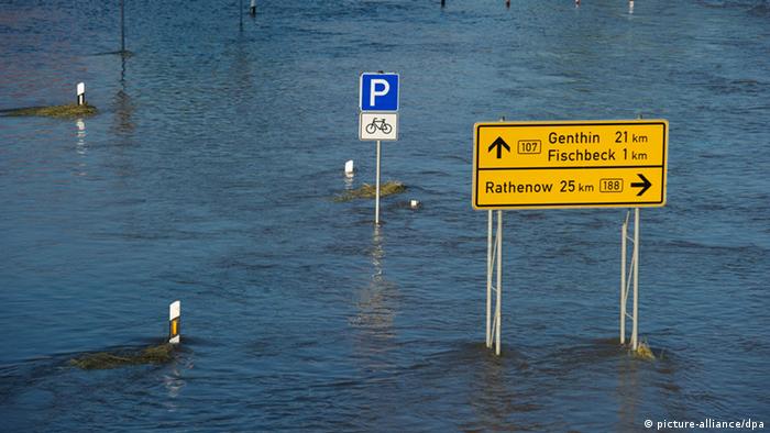 En Fischbeck se derrumbó un dique y la ciudad quedó bajo las aguas.
