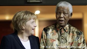 Kansela wa Ujerumani, Angela Merkel alipomtembelea Mandela mjini Johannesburg, 6.10.2007