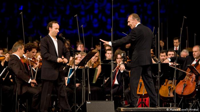 Abbado presenta Pedro y el Lobo con la Orchestra Mozart, en Bologna (2008).