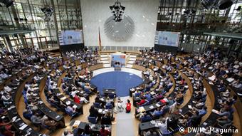 Κατάμεστη η αίθουσα της ολομέλειας του πρώην γερμανικού κοινοβουλίου
