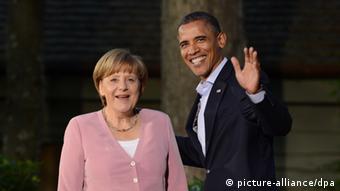 US President Barack Obama welcomes German Chancellor Angela Merkel to the G8 Summit at Camp David, Maryland, USA, 18 May 2012. Credit: EPA/MICHAEL REYNOLDS (zu dpa-KORR «Wer wichtig wird - Die zentralen Figuren des Obama-Besuchs») +++(c) dpa - Bildfunk+++ 