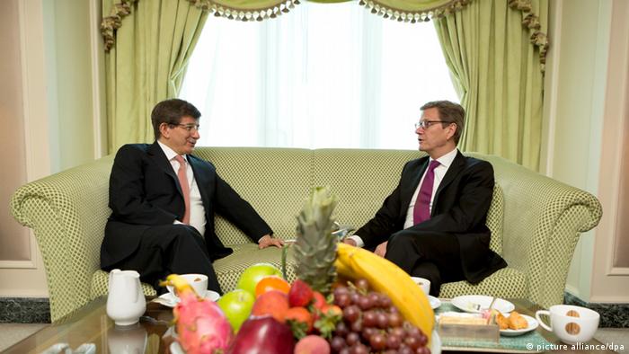 Guido Westerwelle, of te FDP, meets with Ahmet Davutoglu (Photo: Raphael Huenerfauth dpa) 