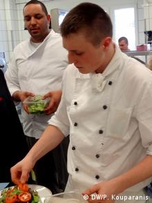 Νεαρός μαθητευόμενος μάγειρας σε ξενοδοχείο της Φρανκφούρτης