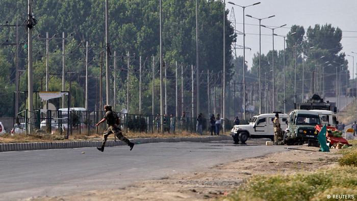 An Indian army soldier runs for cover at the scene of an encounter with separatist militants in Srinagar June 24, 2013. (Photo: REUTERS/Danish Ismail)