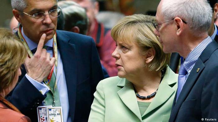 Kansela Merkel , rais wa baraza la EU Herman Van Rompuy na Mkuu wa sera za nje za EU Catherine Ashton 