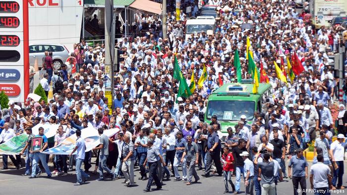 Kurds marched to pay tribute to Medeni Yildirim, an 18-year-old young man who died during clashes between Kurdish protesters and Turkish soldiers on June 29, 2013, in Diyarbakir. Photo: MEHMET ENGIN/AFP/Getty Images