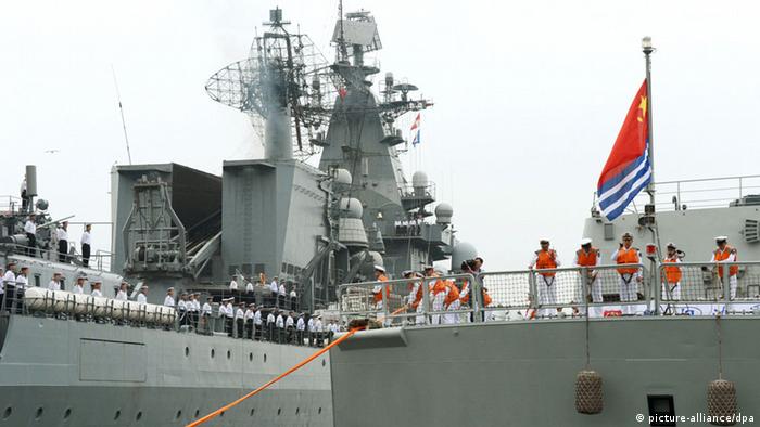 ©Kyodo/MAXPPP - 05/07/2013 ; VLADIVOSTOK, Russia - A Chinese naval ship (R) enters the port of Vladivostok in the Russian Far East on July 5, 2013, to take part in a joint naval exercise between Russia and China. A Russian missile cruiser is also seen to the left. (Kyodo) 