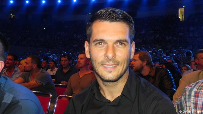 Među publikom, odmah uz ring, bio je i kapiten nogometne reprezentacije BiH i Bayerov novajlija Emir Spahić
