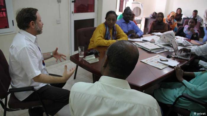 Roberto Herrscher en un taller con periodistas de Jartum, Sudán. (Septiembre de 2010).