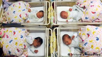 Selon l'Office allemand des Statistiques, de moins en moins de femmes choisissent la maternité en Allemagne