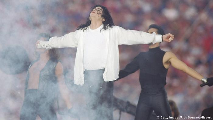 31 Jan 1993: Entertainer Michael Jackson sings at half-time during the Super Bowl X XVII game between the Buffalo Bills and the Dallas Cowboys at the Rose Bowl in Pasadena, California. The Cowboys won 52-17. Mandatory Credit: Rick Stewart /Allsport