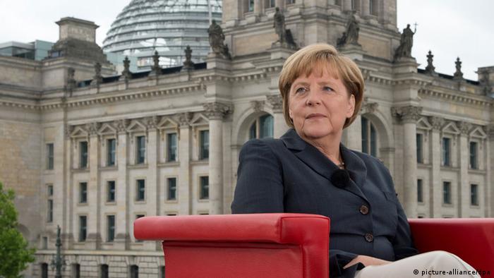 Bundeskanzlerin Angela Merkel (CDU) kommt am 14.07.2013 in Berlin zum ARD-Sommerinterview mit Ulrich Deppendorf und Rainald Becker. Foto: Soeren Stache/dpa
