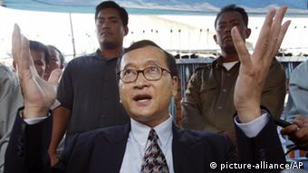 In this March 23, 2006 file photoay, , Cambodian opposition leader Sam Rainsy speaks to reporters outside the National Assembly building in Phnom Penh, Cambodia. Cambodian Prime Minister Hun Sen engineered a pardon for his most prominent rival Rainsy Friday, clearing the way for the self-exiled politician to return home and campaign in this month's general election. (Photo: AP)