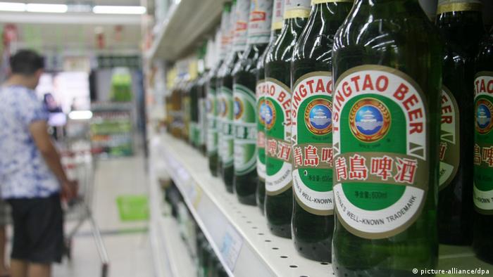 Bottles of Tsingtao Beer are for sale at a supermarket in Nantong city, east Chinas Zhejiang province, 8 August 2012. A new report said the worlds appetite for beer hit a new high last year, with China leading the way. The report released in Tokyo by the research arm of a major Japanese brewery said it was the 27th consecutive year that beer production marked an increase. It attributed the rise to robust demand in Asia and developing countries. The report commissioned by Kirin Holdings said 192.71 million kiloliters of beer were produced last year, up 3.7 percent from 2010. China was the worlds largest beer producer - accounting for about 25 percent - for the 10th straight year. The United States saw a slight decrease in production from the year before but still ranked second at 11.7 percent, followed by Brazil and Russia.

