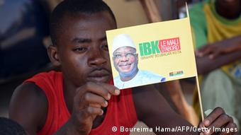 Jovem apoiante de Ibrahim Boubacar Keita num encontro eleitoral, em Gao