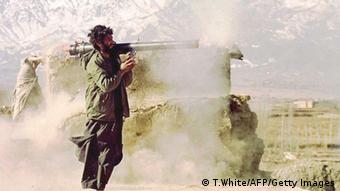 Afghanistan Taliban Kämpfer Waffe 
