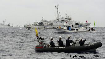 ©Kyodo/MAXPPP - 27/05/2013 ; ISHIGAKI, Japan - The Japan Coast Guard patrol ship Yoshino (front) sails to prevent the Chinese maritime surveillance vessel Haijian 46 (back L) from approaching Japanese fishing boats (2nd and 3rd from front) on May 26, 2013, in Japanese territorial waters near the Senkaku Islands in the East China Sea. Three Chinese maritime surveillance vessels sailed the same day into Japanese territorial waters near the Senkaku Islands, which are controlled by Japan but claimed by China and Taiwan. (Kyodo)  