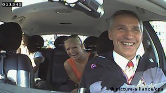 Ο Στόλτενμπεργκ ως οδηγός ταξί σε προεκλογικό βίντεο