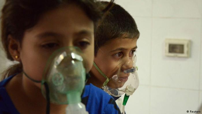 Children, affected by what activists say was a gas attack, breathe through oxygen masks in the Damascus suburb of Saqba, August 21, 2013. Syria's opposition accused government forces of gassing hundreds of people on Wednesday by firing rockets that released deadly fumes over rebel-held Damascus suburbs, killing men, women and children as they slept. REUTERS/Bassam Khabieh (SYRIA - Tags: POLITICS CIVIL UNREST CONFLICT TPX IMAGES OF THE DAY)
