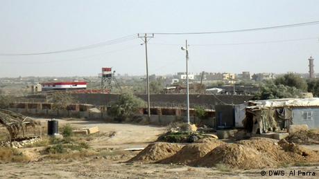 الجيش المصري يبدأ تسلم المنازل التي ستهدم على الحدود مع غزة   أخبار   DW.DE   29.10.2014