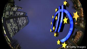 Europska središnja banka (ESB) želi još više olabaviti fiskalnu politiku kako bi potakla ovdašnju slabašnu konjunkturu.