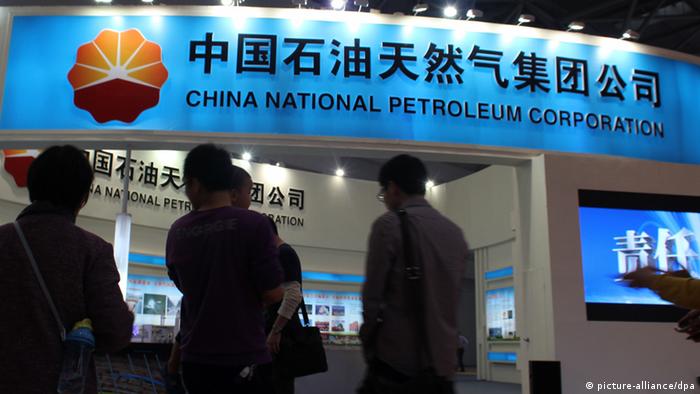 --FILE--People visit the stand of China National Petroleum Corporation (CNPC), parent company of PetroChina, during an exhibition in Chongqing, China, 16 May 2013. Wang Yongchun, vice president of Chinas biggest oil company, the China National Petroleum Corporation, has been put under formal investigation for severe breaches of discipline, the government said on Monday (26 August 2013). Chinas Ministry of Supervision made the announcement in a notice posted on its official website (www.mos.gov.cn). It did not specify the alleged breaches. Neither Wang nor a company spokesman could be immediately reached for comment. CNPC is the parent of PetroChina, Chinas largest oil and gas producer. Wang also serves as the head of Chinas largest oilfield at Daqing in the northeast. Wang had been regarded as a potential candidate to replace CNPCs former chairman, Jiang Jiemin, who was appointed as chairman of the State-Owned Assets Supervision and Administration Commission (SASAC) earlier this year. The job went to Zhou Jiping in April. 