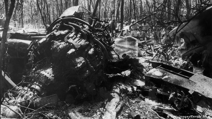 20th September 1961: The wreckage of the plane crash in Northern Rhodesia which killed United Nations Secretary General Dag Hammarskjoeld and 12 other passengers. He had been flying to Ndola for peace talks with President Tshombe of Katanga. (Photo by Central Press/Getty Images)
