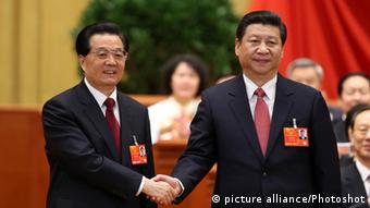 [38121542] Nationaler Volkskongress in Peking 2013  (130314) -- BEIJING, March 14, 2013 () -- Hu Jintao (L) congratulates Xi Jinping at the fourth plenary meeting of the first session of the 12th National People's Congress (NPC) in Beijing, capital of China, March 14, 2013. Xi was elected president of the People's Republic of China (PRC) and chairman of the Central Military Commission of the PRC at the NPC session here on Thursday. (/Pang Xinglei) (hdt) 