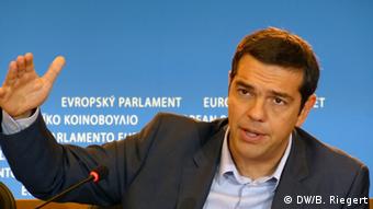 Το ρεπορτάζ ξεκινά με τον πρόεδρο του ΣΥΡΙΖΑ Αλέξη Τσίπρα