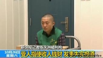 In this TV grab, Chen Yongzhou, a reporter of the New Express, and detained by Changsha Police, is confessing having accepted bribes to defame the state-owned construction equipment maker Zoomlion for money and fame in Changsha, central Chinas Hunan province, 26 October 2013. A Chinese journalist arrested last week on charges he defamed a state-owned construction equipment maker on Saturday (26 October 2013) confessed on state television to accepting bribes for fabricating stories, despite a public outcry over his detention. Reporter Chen Yongzhous lengthy explanation of how he invented negative stories about Changsha-based Zoomlion Heavy Industry Science and Technology Co. Ltd is the latest in a series of televised confessions by suspects in high-profile or politicized cases. I am willing to admit my guilt and to repent, he said as he sat handcuffed before police in a morning news segment on state broadcaster CCTV. New Express, the state-backed tabloid that employed Chen, had published two front-page pleas for police to release him last week, an unusually bold move that drew widespread attention and sympathy from the public. The papers website did not mention Chens confession on Saturday morning.  