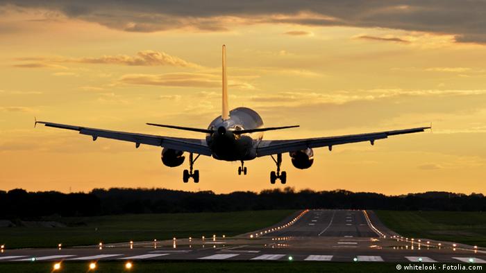An airplane landing at a runway
© whitelook - Fotolia.com