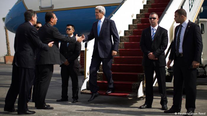 Kerry garante apoio dos EUA ao Egito em primeira visita após queda de Morsi
