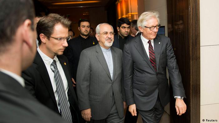 Iranian Foreign Minister Mohammad Javad Zarif (C) makes his way to a meeting during the third day of closed-door nuclear talks at the Intercontinental Hotel in Geneva, November 9, 2013. Barring a last-minute breakthrough, talks between Iran and six world powers on curbing Tehran's nuclear ambitions were set to end without an agreement on Saturday as a split emerged between France and the other Western powers, diplomats said. REUTERS/Jean-Christophe Bott/Pool (SWITZERLAND - Tags: POLITICS ENERGY)