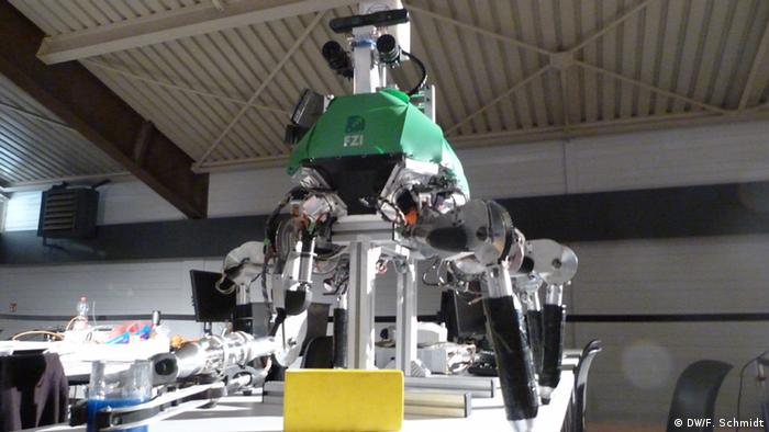 The Lauron Robot at SpaceBot Cup 2013(Photo: Fabian Schmidt/DW)