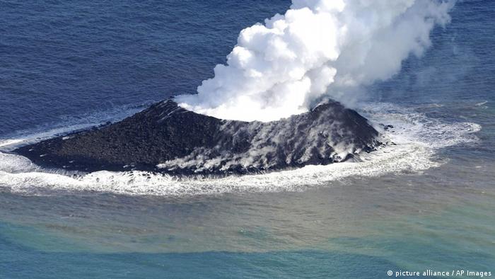 Neue Vulkaninsel nahe der Ogasawara-Inselkette im Pazifik 