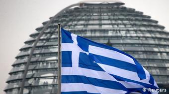 Το μήνυμα του έλληνα πρωθυπουργού στη γερμανική πρωτεύουσα είναι ότι «η Ελλάδα ζει»