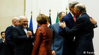 Εναγκαλισμοί χαράς για την προσωρινή συμφωνία με το Ιράν