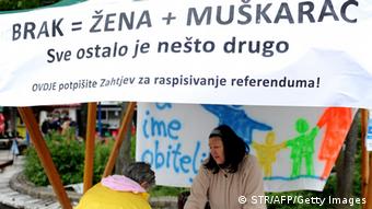 Udruženje „U ime obitelji“ je u Hrvatskoj od 12. do 26. maja prikupilo 749.316 potpisa za referendum o braku koji će se održati 1. decembra 2013.