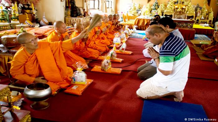 Religious ceremony at the Songdhammakalyani Monastery (photo: DW/Simba Russeau) 