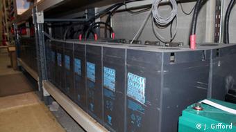Rangkaian baterai asam-timah di sebuah perusahaan di Perth