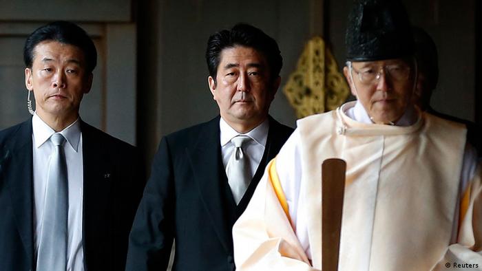 Yasukuni Schrein Japan / Yasukuni-Schrein Shinzo Abe 