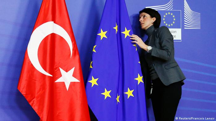 The EU and Turkish flags