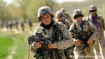 Γυναίκα στρατιώτης στο Αφγανιστάν... δύσκολή η ενσωμάτωση των γυναικών στο στρατό