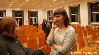 Таня Малярчук спілкується зі своїми прихильницями з Франкфурта-на-Майні 